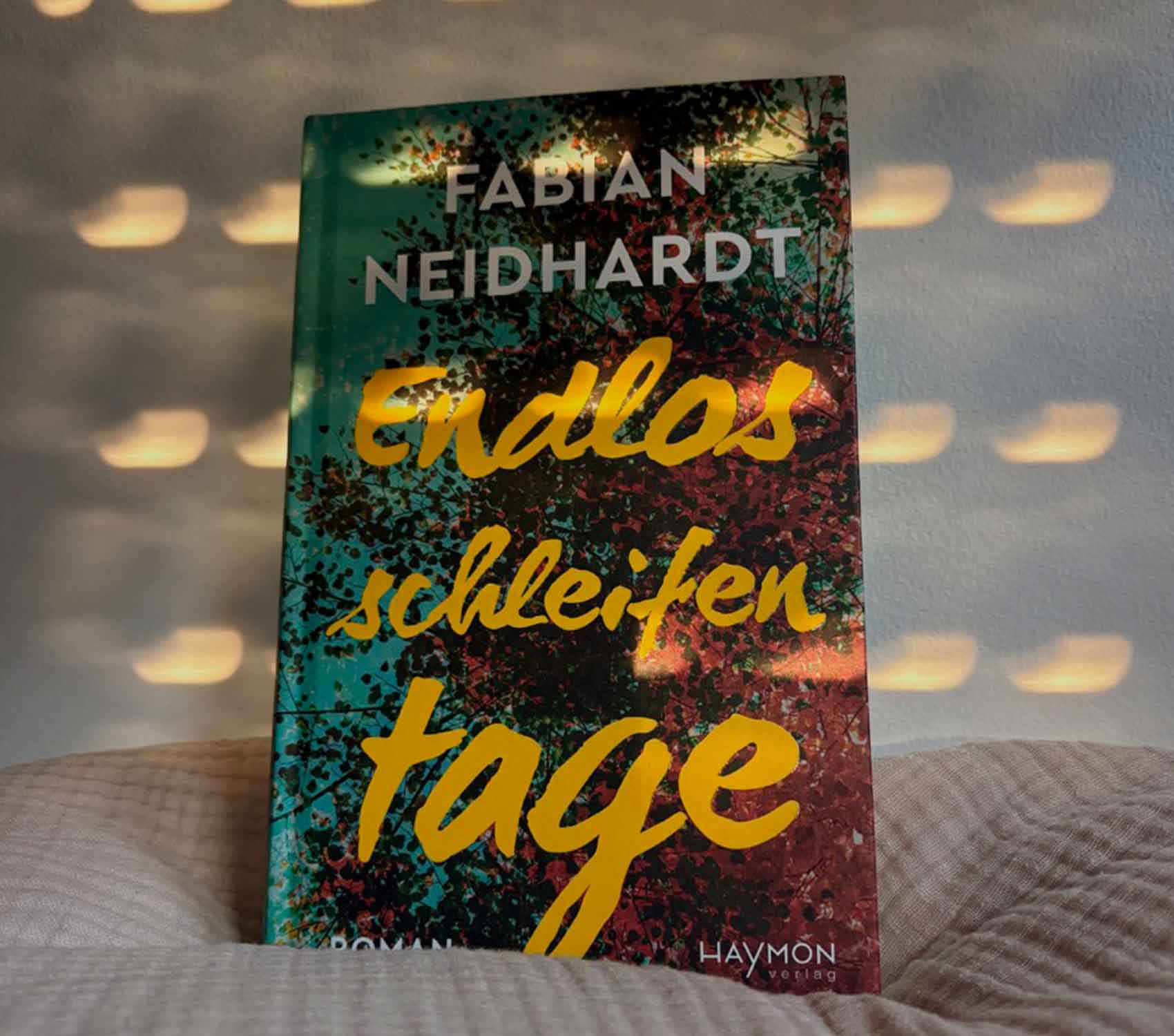Caro liest laut: Endlosschleifentage von Fabian Neidhart - Vergiss Mein Nie
