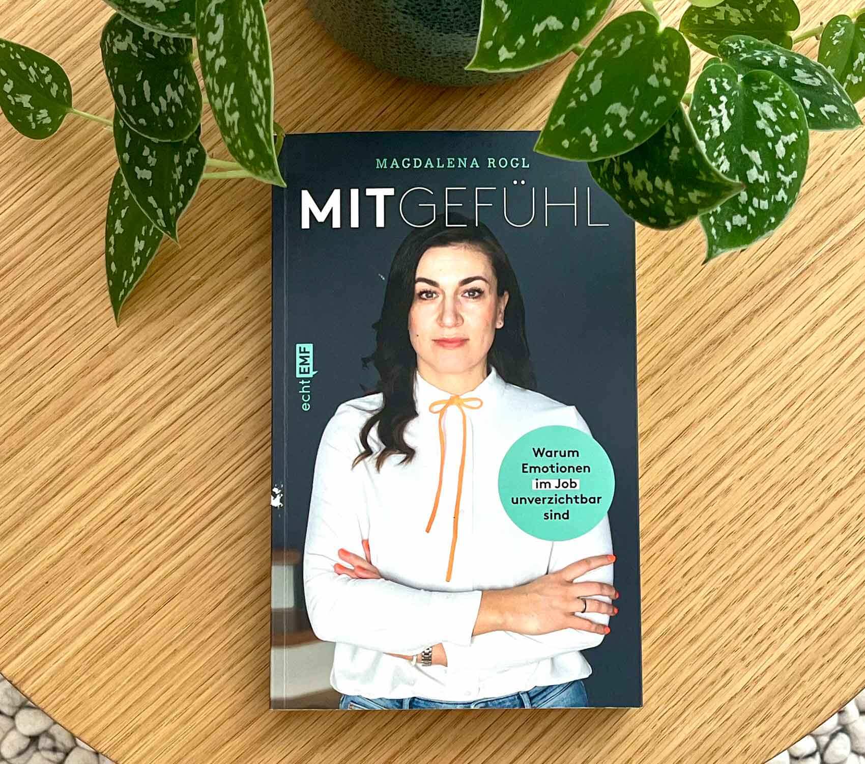 Caro liest laut: MitGefühl von Magdalena Rogl - Vergiss Mein Nie