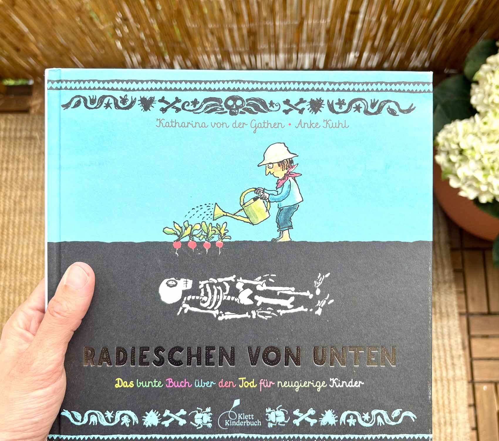 Caro liest laut: Radieschen von unten - Kinderbuch über Tod und Trauer - Vergiss Mein Nie