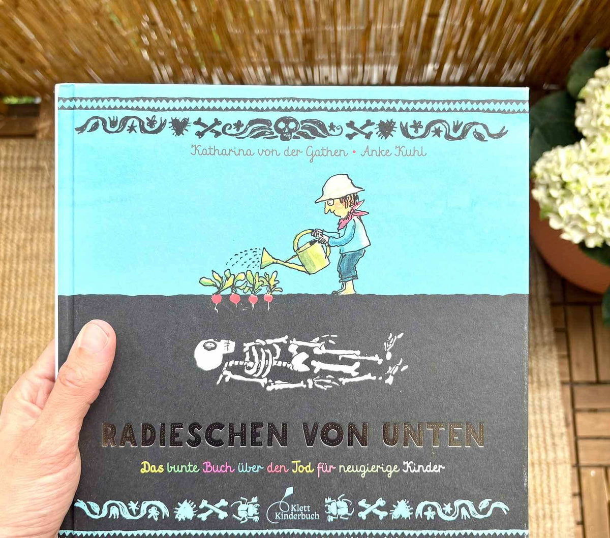 Caro liest laut: Radieschen von unten - Kinderbuch über Tod und Trauer - Vergiss Mein Nie